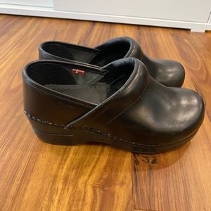 Sanita clogs size 35